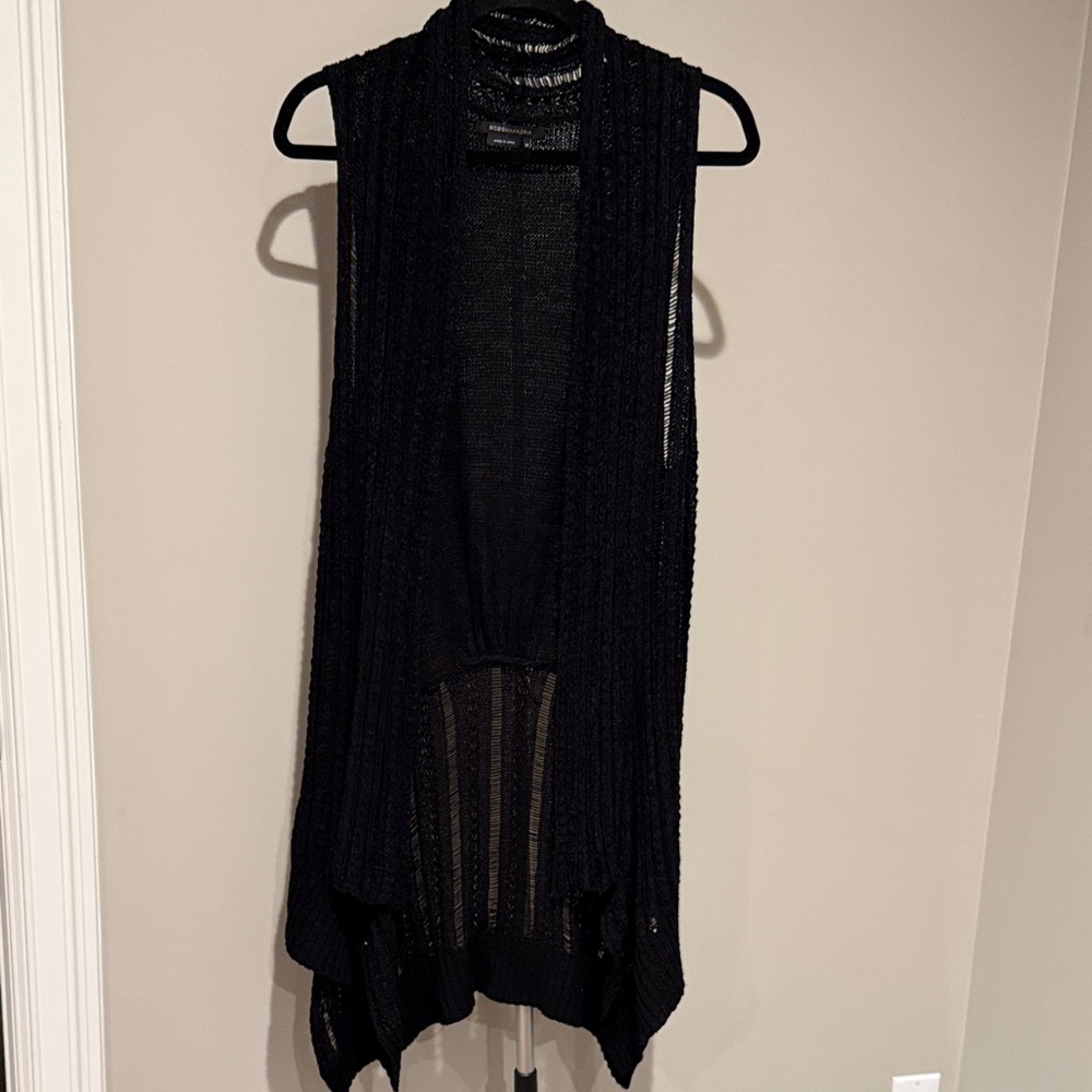 BCBGMaxAzria Black Textured Knit Sleeveless Sweater